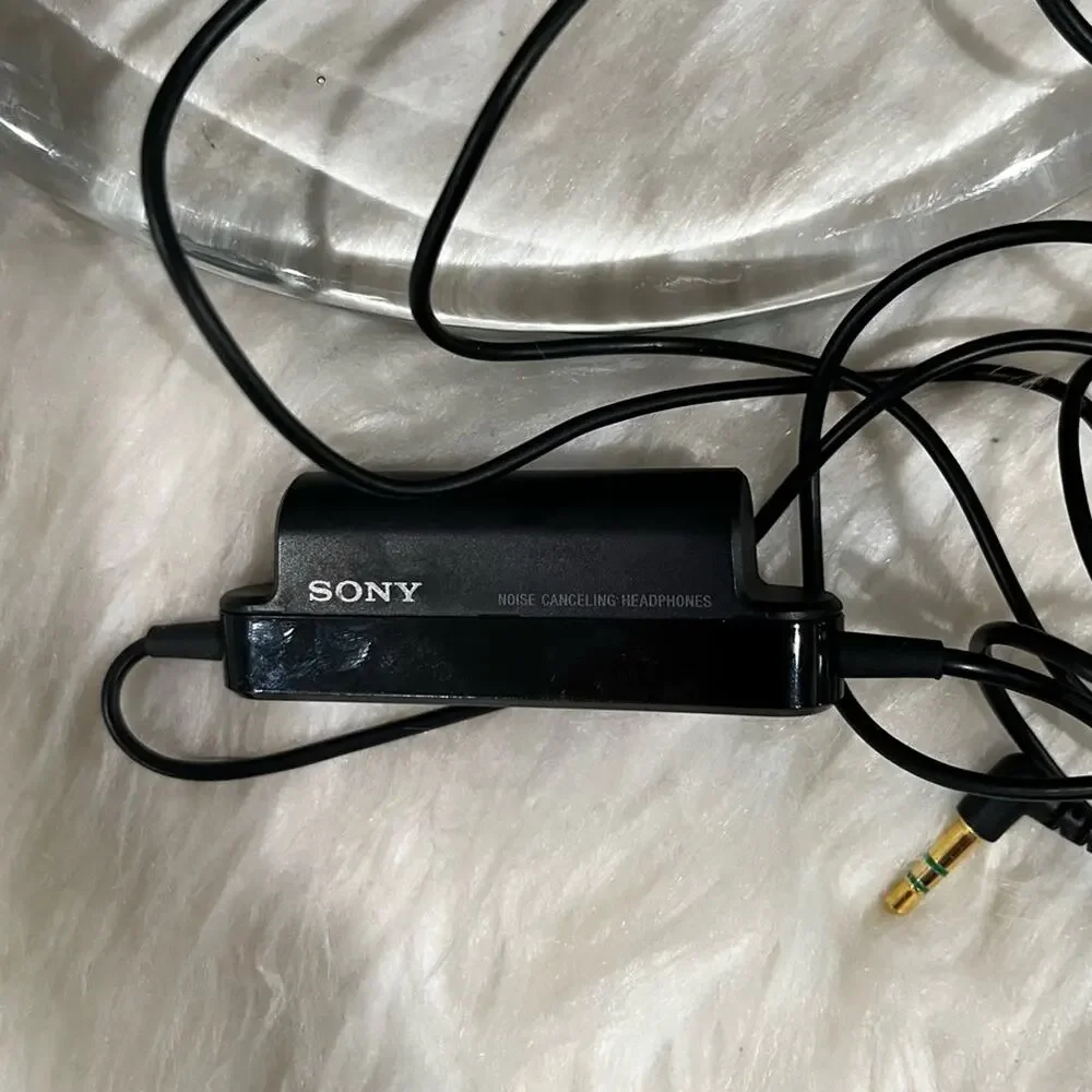 NEW Sony MDR-NC40 Noise Canceling Headphones NIC